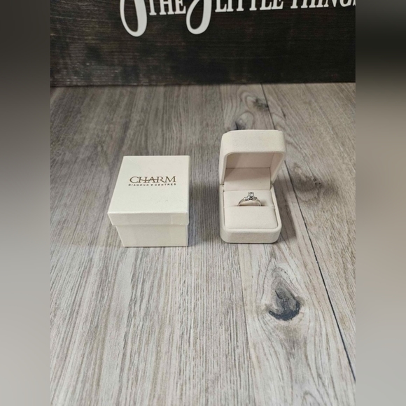 Beautiful white/gold 14kt gold engagement ring ๐ Size 7.75 - Picture 1 of 7